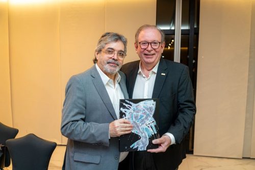 Foto: Ricardo Cavalcante participa do lançamento do livro 